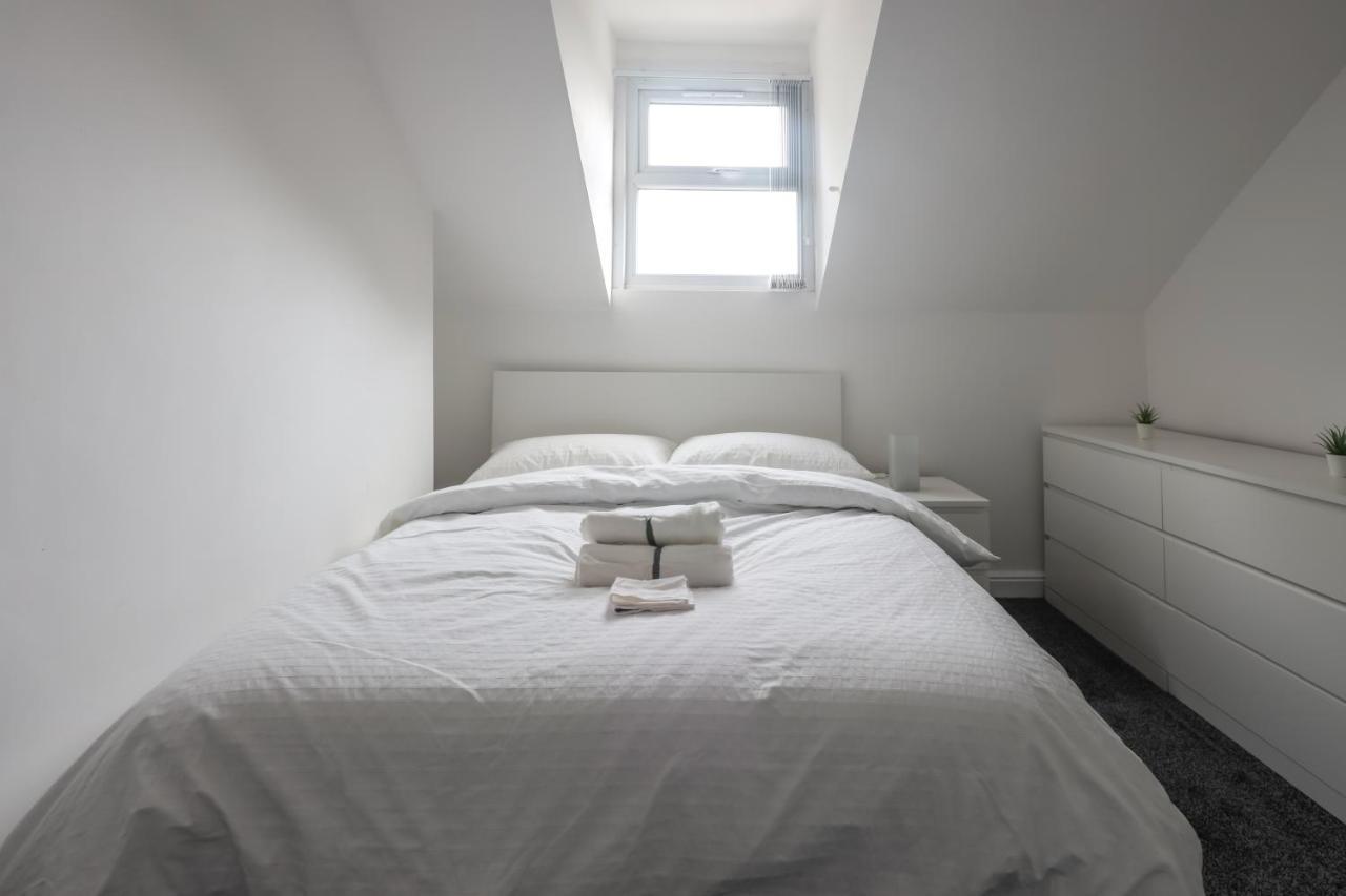 Spacious 4 Bed House In Birmingham, Suitable For Contractors Exterior photo