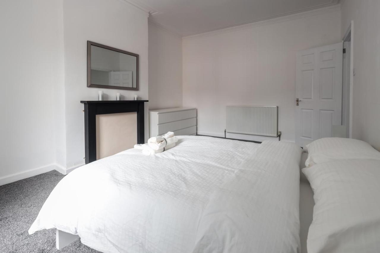 Spacious 4 Bed House In Birmingham, Suitable For Contractors Exterior photo