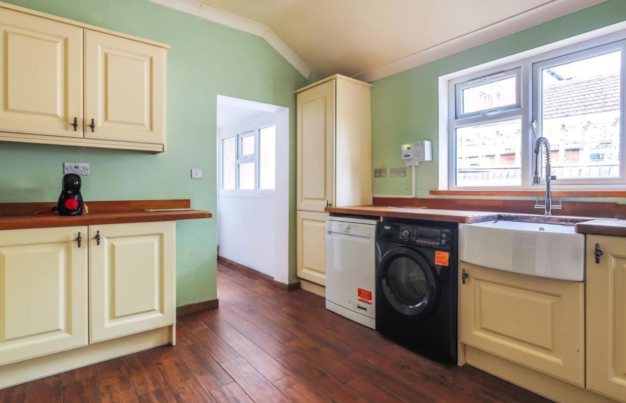 Spacious 4 Bed House In Birmingham, Suitable For Contractors Exterior photo