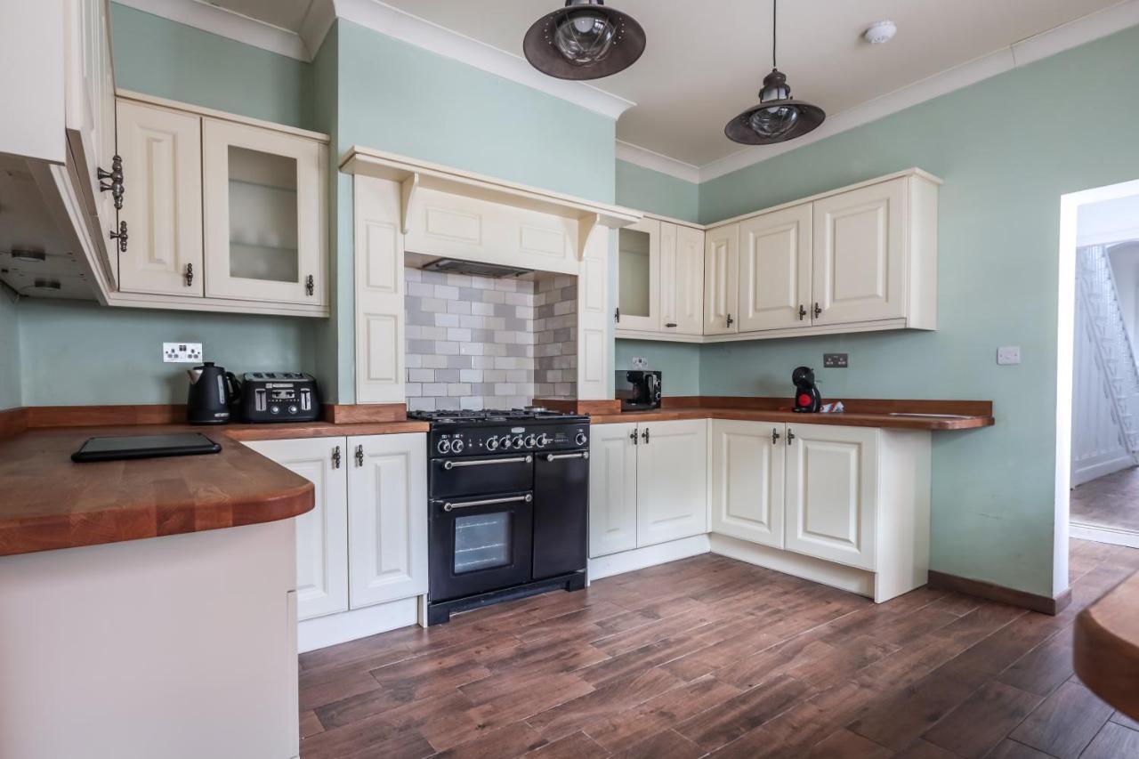 Spacious 4 Bed House In Birmingham, Suitable For Contractors Exterior photo