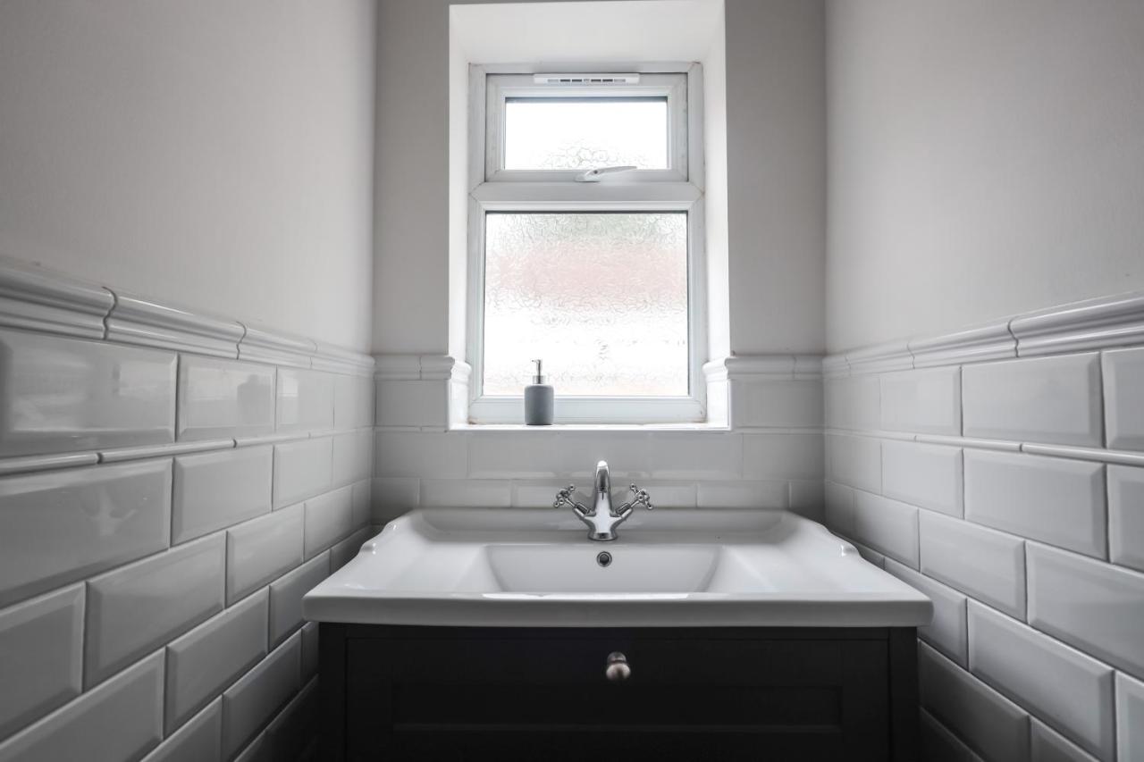 Spacious 4 Bed House In Birmingham, Suitable For Contractors Exterior photo