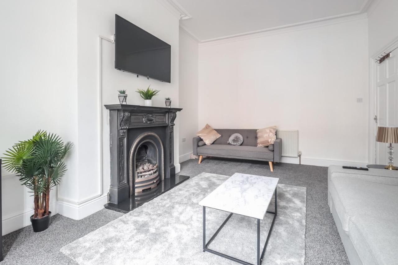 Spacious 4 Bed House In Birmingham, Suitable For Contractors Exterior photo