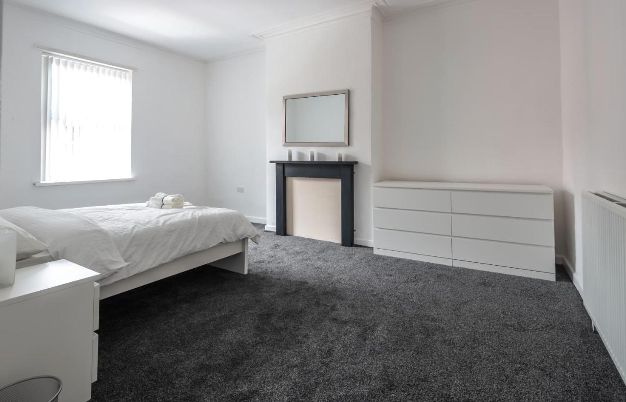 Spacious 4 Bed House In Birmingham, Suitable For Contractors Exterior photo