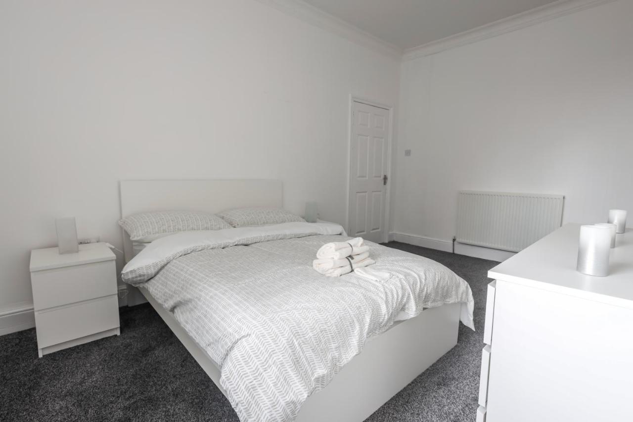 Spacious 4 Bed House In Birmingham, Suitable For Contractors Exterior photo
